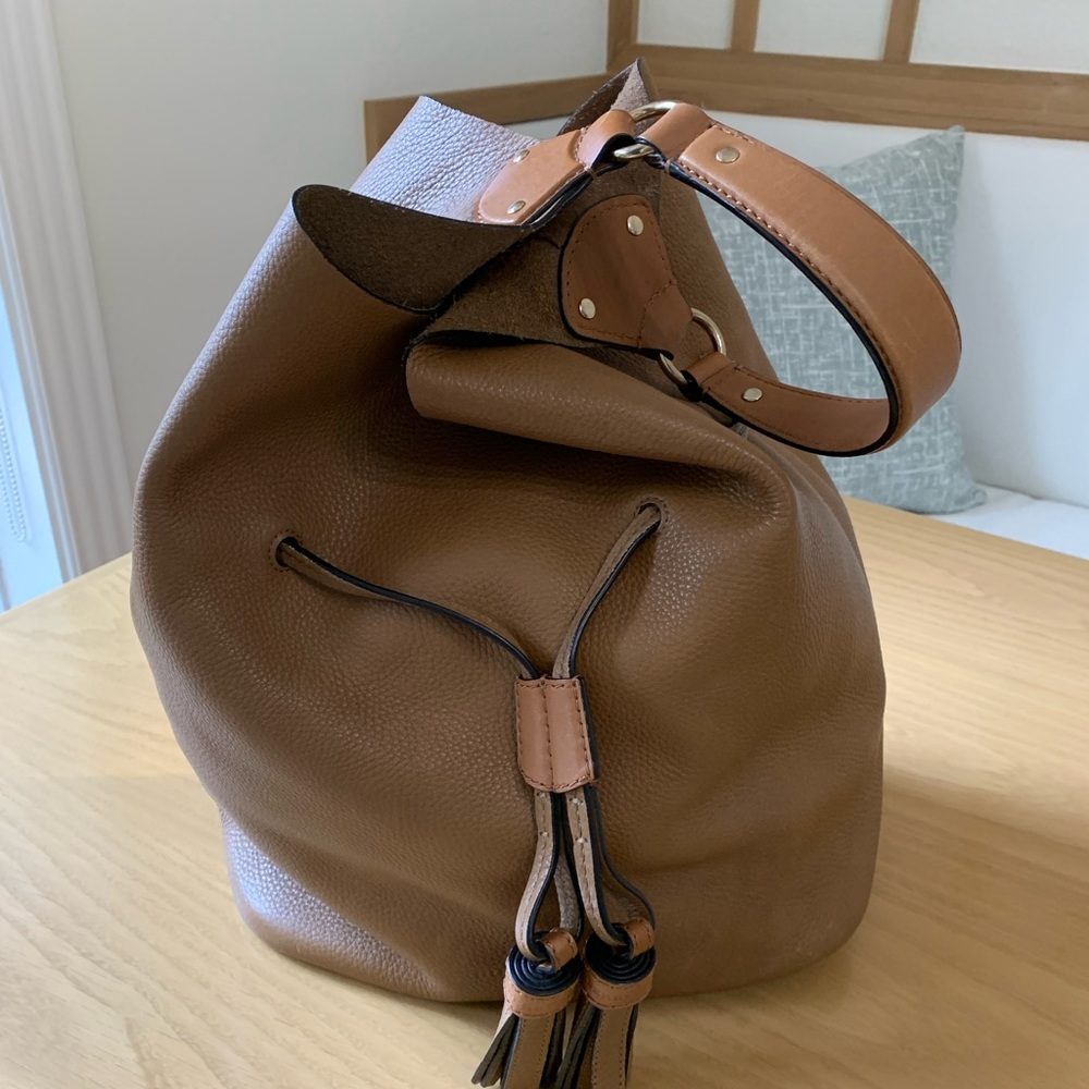 Burberry Ashby caramel hobo bag + pouch. Great for everyday and work. - Picture 3 of 13